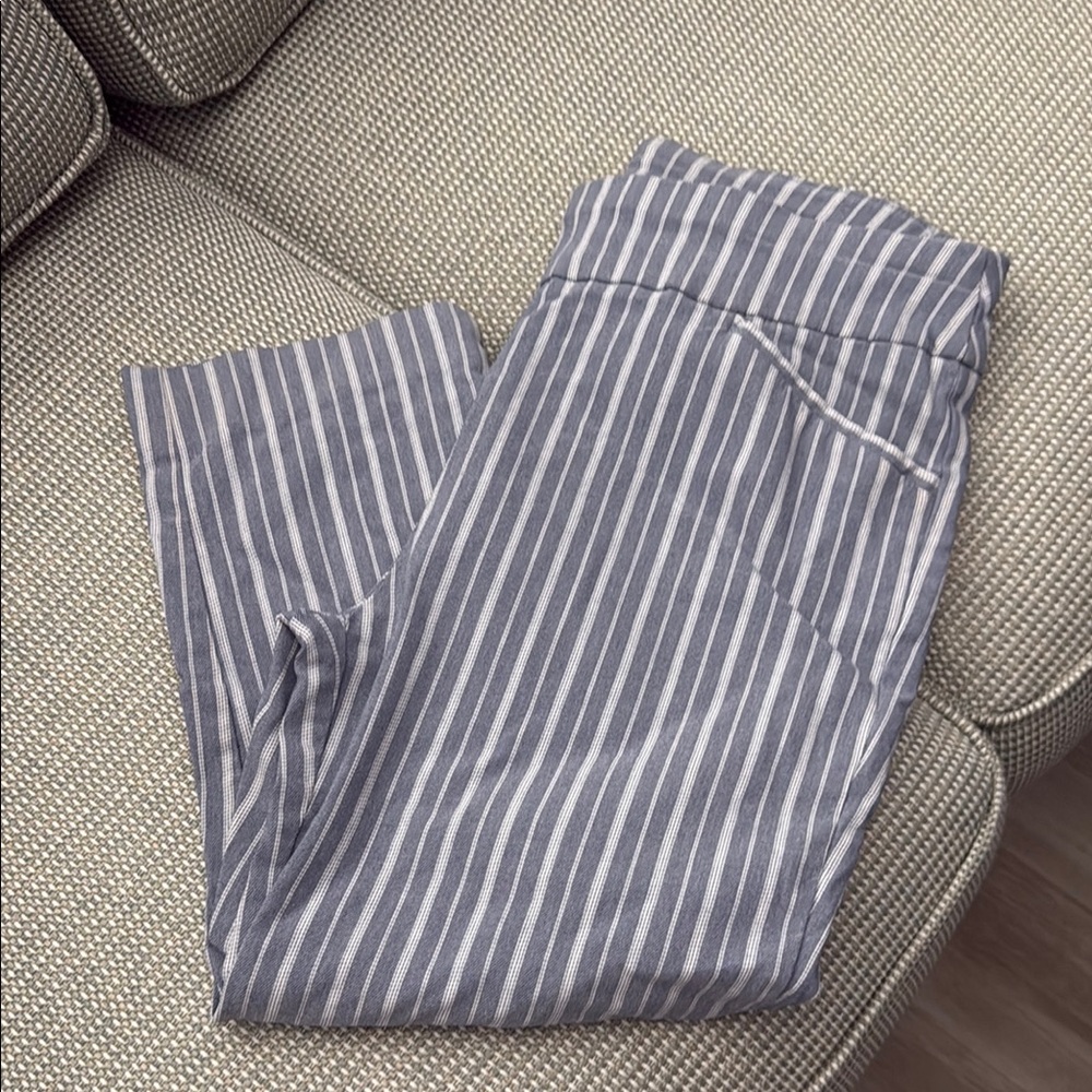 Chico's Gray and White Striped Cropped Pants with front pockets